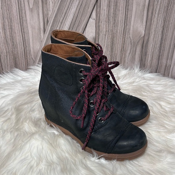 Sorel Black Lace Up Boots with Burgundy Laces -7.5 - Picture 6 of 11
